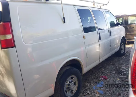 2014 Chevrolet Express 2500 Work Van z USA, uszkodzony, nr VIN 1GCWGFCA9E1198964